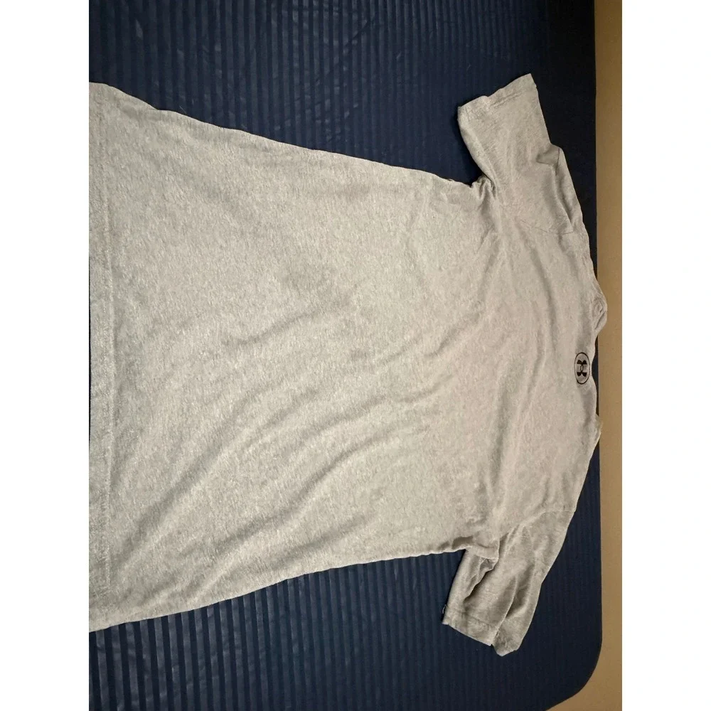 Under Armour Boys 3 Piece Lot HeatGear Graphic Tees and Jogger Pants Size Medium